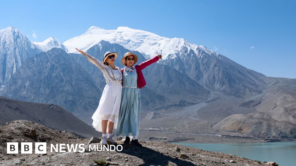 Lo que no se ve de Xinjiang, la impresionante región de China visitada por 300 millones de turistas