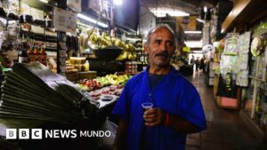 «Lo que nos tiene fregados aquí es el aumento del dólar»: cómo viven los venezolanos la posibilidad de un ataque de EE.UU.