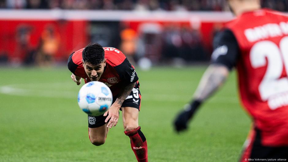 Los argentinos del Bayer Leverkusen y la crueldad del fútbol – DW – 31/10/2025