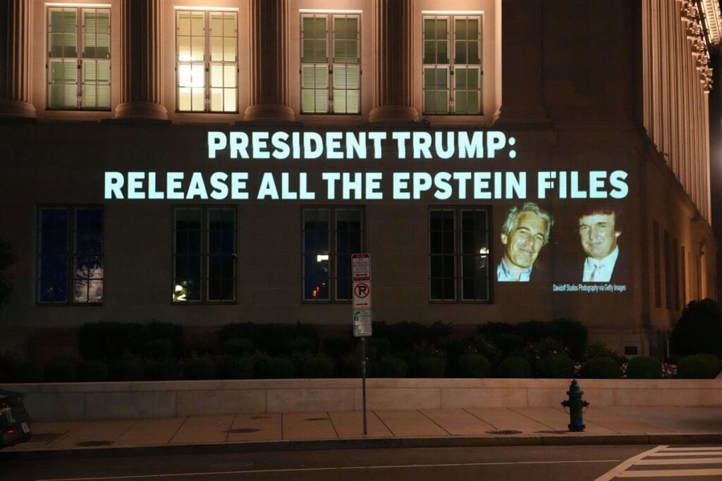 Los demócratas de EEUU publican correos de Epstein en los que afirma que Trump "pasó horas" con una de la víctimas