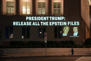 Los demócratas de EEUU publican correos de Epstein en los que afirma que Trump «pasó horas» con una de la víctimas | europapress.es