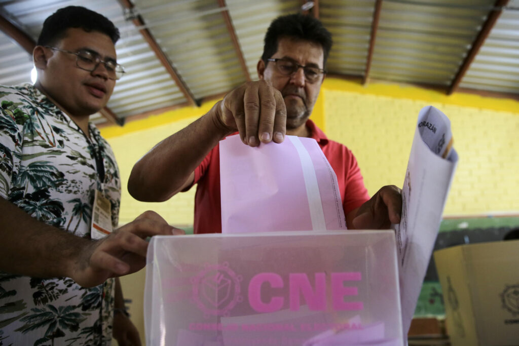 Los hondureños salen a votar en una jornada crucial para su frágil democracia - AlbertoNews