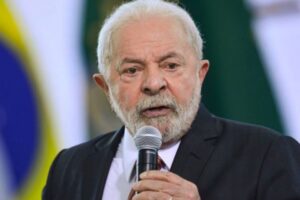 Lula ordena crear hoja de ruta para reducir uso de energías fósiles en Brasil