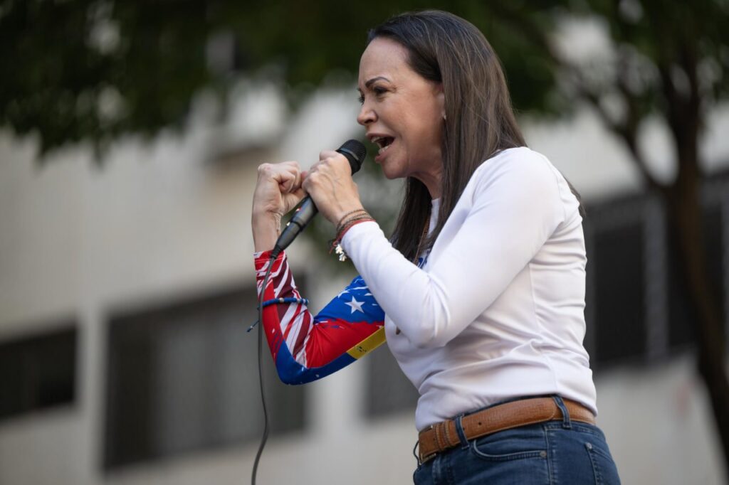 Machado percibe "horas decisivas" para Venezuela y garantiza una transición "pacífica"