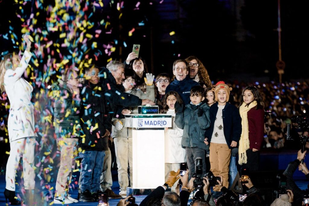 Madrid da la bienvenida a la Navidad con el pistoletazo de salida a 46 días de encendido navideño