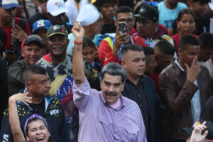 Maduro acusa a redes sociales de sumarse a "la guerra psicológica contra Venezuela"