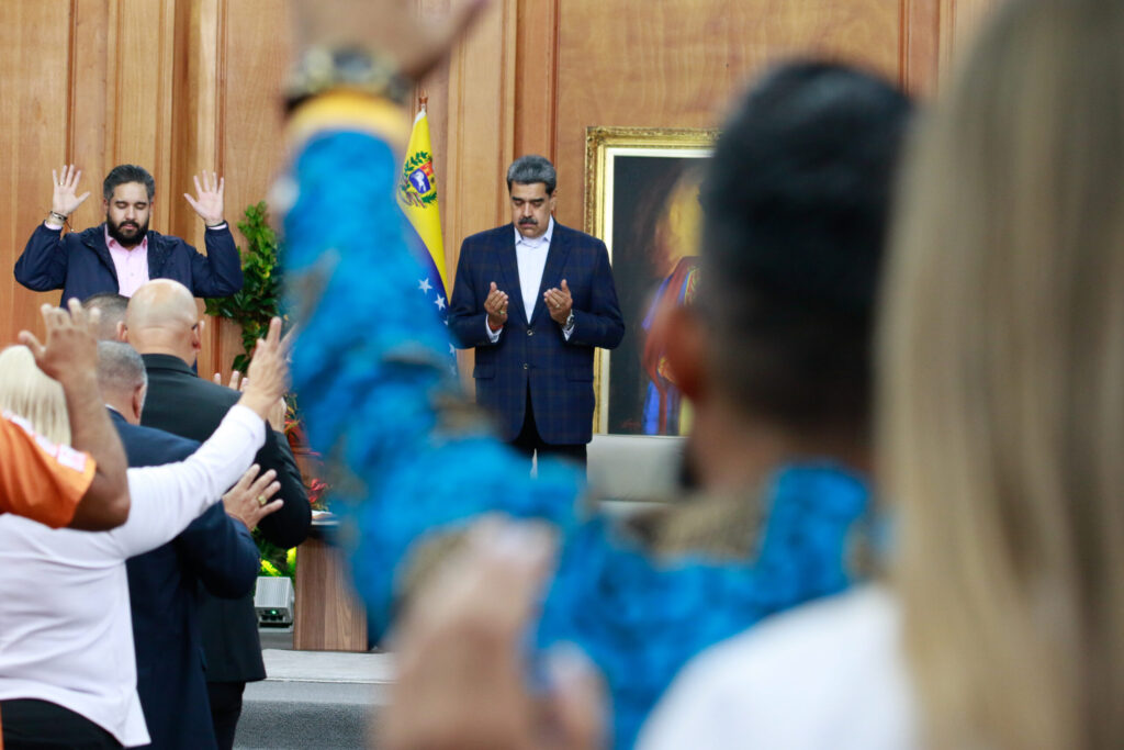 Maduro declara a Jesucristo como "dueño" de Venezuela en medio de tensiones con EE.UU. - AlbertoNews