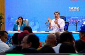 Maduro dice que Venezuela exportará gas a Colombia