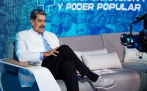 Maduro dice que atacar "militarmente" a Venezuela sería "el fin político" de Donald Trump