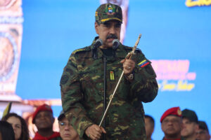 Maduro dice que en la actual coyuntura está prohibido fallar