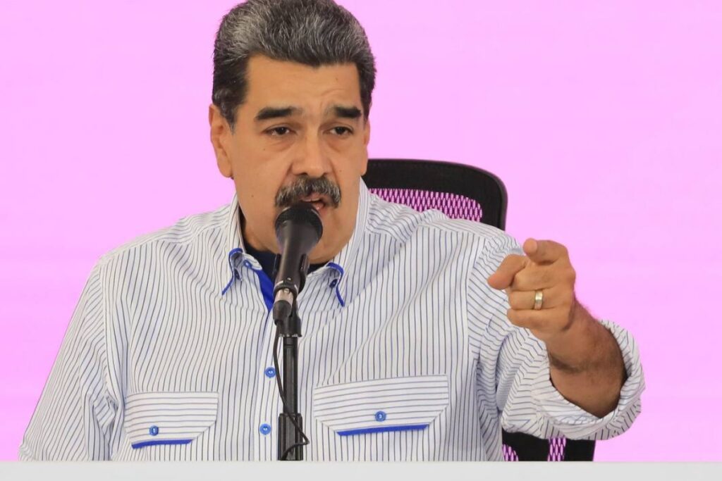 Maduro dijo que "el imperialismo opera a través del engaño en las redes sociales"