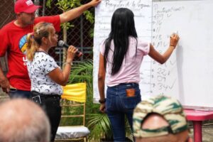 Maduro llama a un «debate profundo» en cuarta consulta comunal prevista para el #23Nov