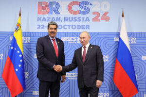 Maduro pide ayuda pero apoyo de Rusia, China e Irán sería limitado, señalan analistas 