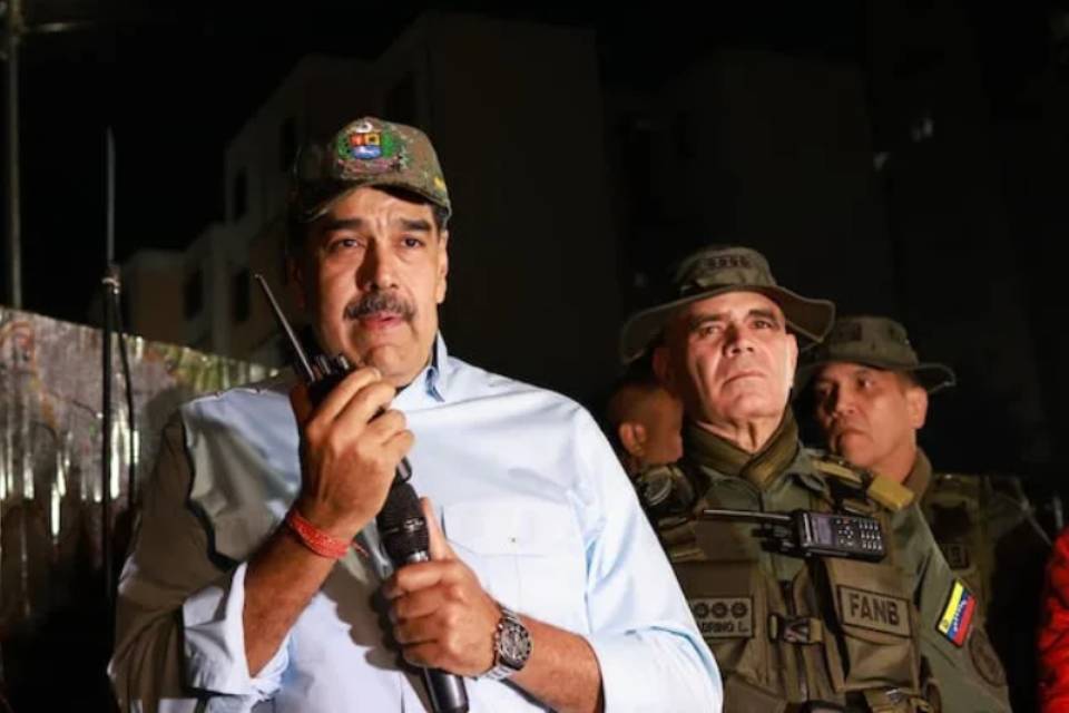 Maduro planea "resistencia prolongada" y EEUU evalúa objetivos, dice prensa internacional
