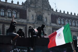 Más de 100 lesionados deja multitudinaria marcha antigubernamental en México – AlbertoNews