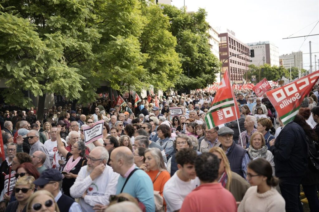 Más de 56.000 personas se manifiestan este domingo en defensa de la sanidad pública en toda Andalucía