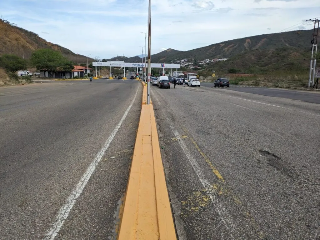 Mermaron las colas en el peaje de la frontera – Diario La Nación