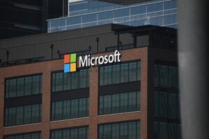 Microsoft tenía el negocio del siglo en sus manos. Una pausa de un año y medio se lo dio en bandeja a uno de sus rivales