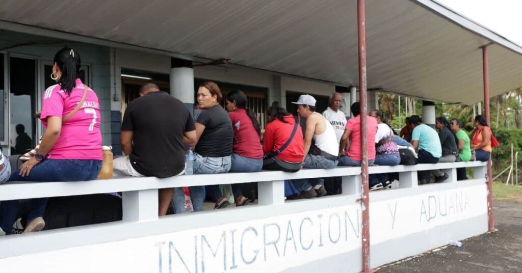 Migrantes venezolanos, con miedo ante las deportaciones masivas en Trinidad y Tobago - AlbertoNews
