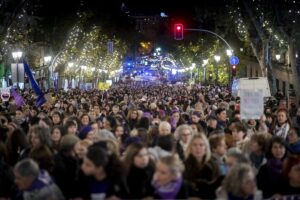 Miles de mujeres alzan la voz por las calles de toda España contra la violencia machista y el negacionismo | europapress.es