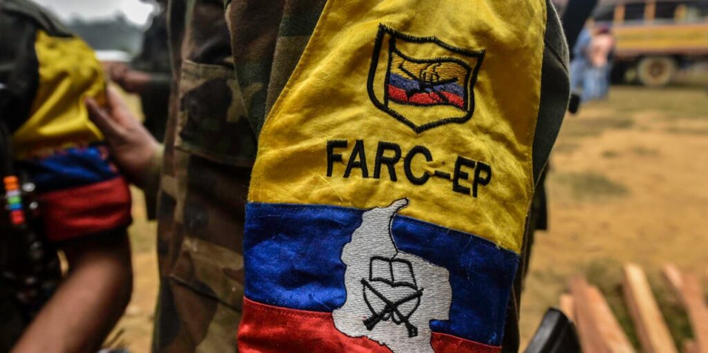 Ministro de Colombia confirma en cargo a general supuestamente vinculado con disidencias de las FARC - AlbertoNews