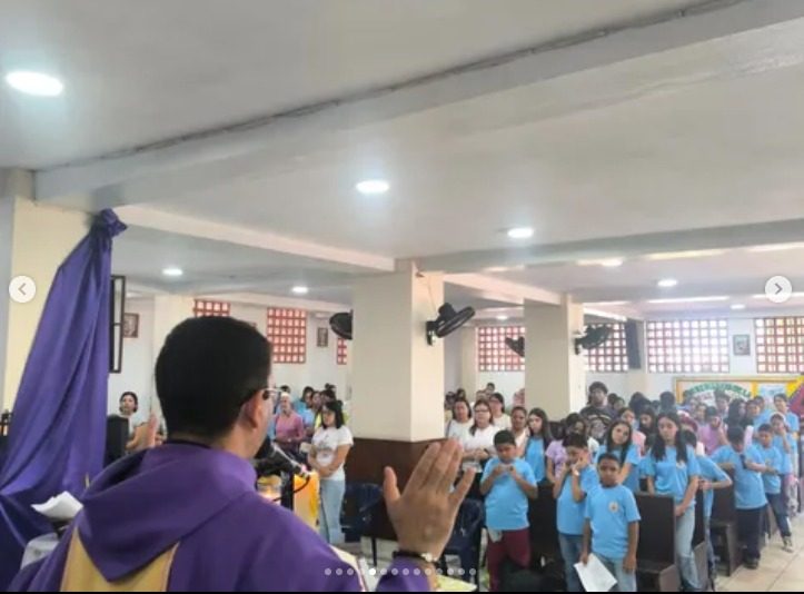 Misa y hora santa en la iglesia de Pariata por el sector educativo