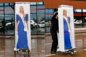 Miss Universe Estonia viaja a Tailandia convertida en una muñeca Barbie ¡con todo y empaque!