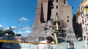 Muere el obrero rumano rescatado tras el derrumbe parcial de una torre medieval en Roma