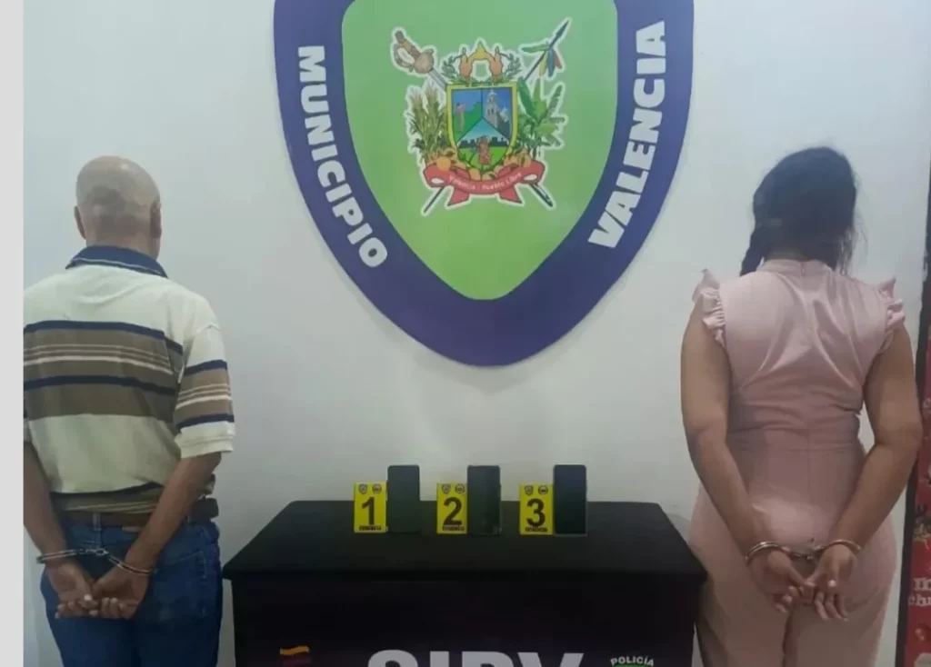 Mujer permitía que su abuelo abusara de su hija de 13 años