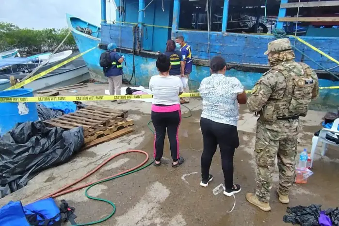 Naufragio en Panamá: fallece niña colombiana y rescatan a 20 migrantes