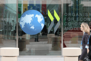 OCDE: La industria argentina podría debilitarse por la «liberalización radical» de Milei