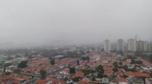 Onda tropical Nº 53 avanza con lluvias del oriente al centro del país