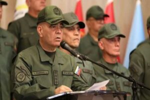 Padrino López dejó notar su desespero al reconocer poderío militar de EEUU