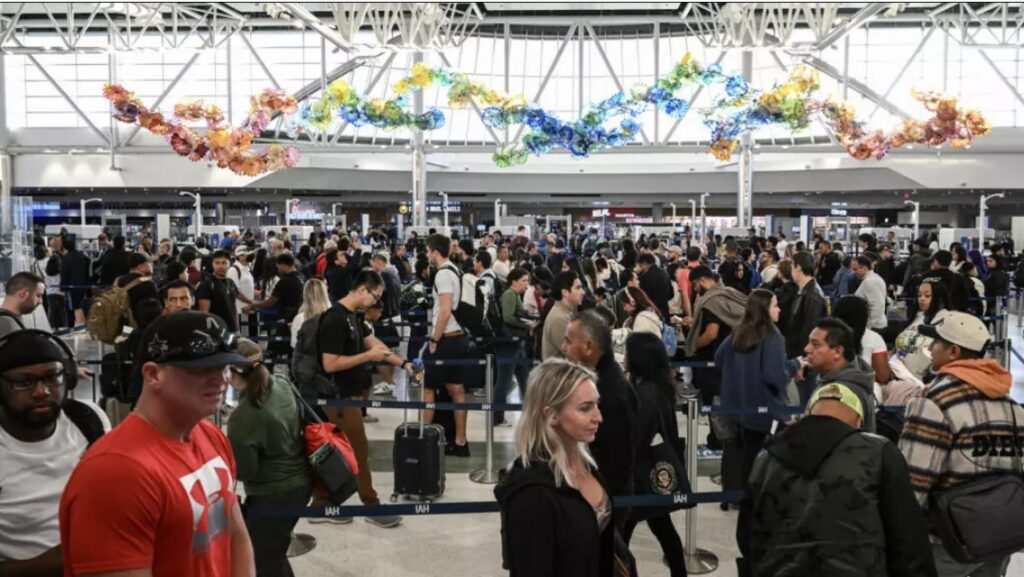 Parálisis presupuestaria en EEUU: miles de vuelos cancelados y un atisbo de esperanza - AlbertoNews