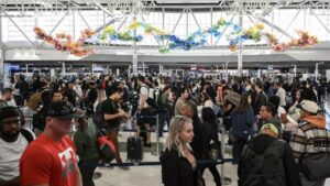 Parálisis presupuestaria en EEUU: miles de vuelos cancelados y un atisbo de esperanza – AlbertoNews
