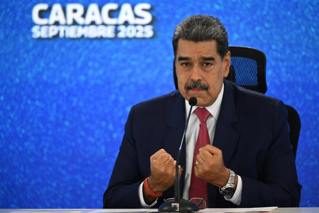 "Paren la mano enloquecida de quien ordena llevar una guerra al Caribe"