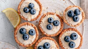 Pastelitos de limón y arándanos con glaseado de limón, una receta deliciosa y sin gluten