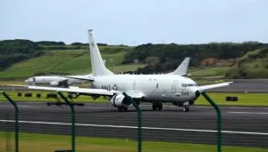 Patrulleros P-8A Poseidon apoyan al portaaviones USS Gerald R. Ford en su ruta al mar Caribe
