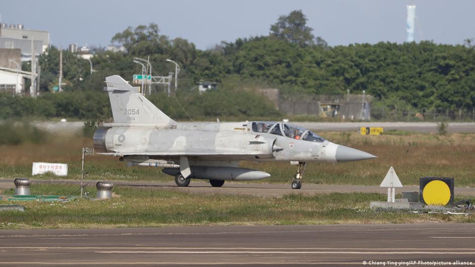 Pekín condena venta de armas de EE.UU. a Taipéi – DW – 18/11/2025