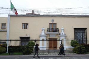 Perú da un «plaza perentorio» a encargada de la embajada de México para abandonar el país – AlbertoNews