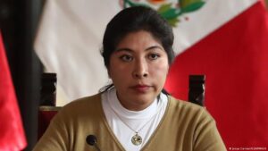Perú ordena captura de ex primera ministra Betssy Chávez – DW – 21/11/2025