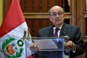 Perú rompe relaciones diplomáticas con México por dar asilo a la ex primera ministra de Pedro Castillo | elmundo.es