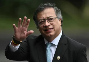 Petro niega haber violado derecho humanitario con bombardeos