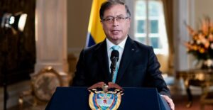 Petro pide nuevas elecciones en Venezuela a Maduro y Machado