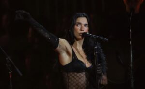 Petro respalda a Dua Lipa tras aglomeraciones de fanáticos frente a su hotel en Bogotá