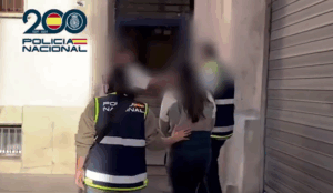 Policía española detiene a mujer vinculada con el Tren de Aragua