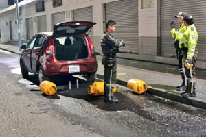 Policía frustra atentado con explosivos en concurrida zona del norte de capital de Ecuador