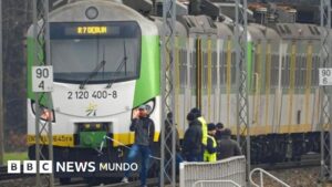 Polonia califica de «sabotaje sin precedentes» la explosión en una vía de tren que comunica el país con Ucrania