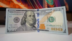 Precio del dólar del 4 de noviembre por encima de los 224 Bs.