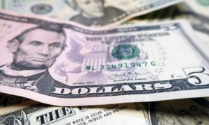 Precio del dólar del 7 de noviembre aumenta cerca de un bolívar